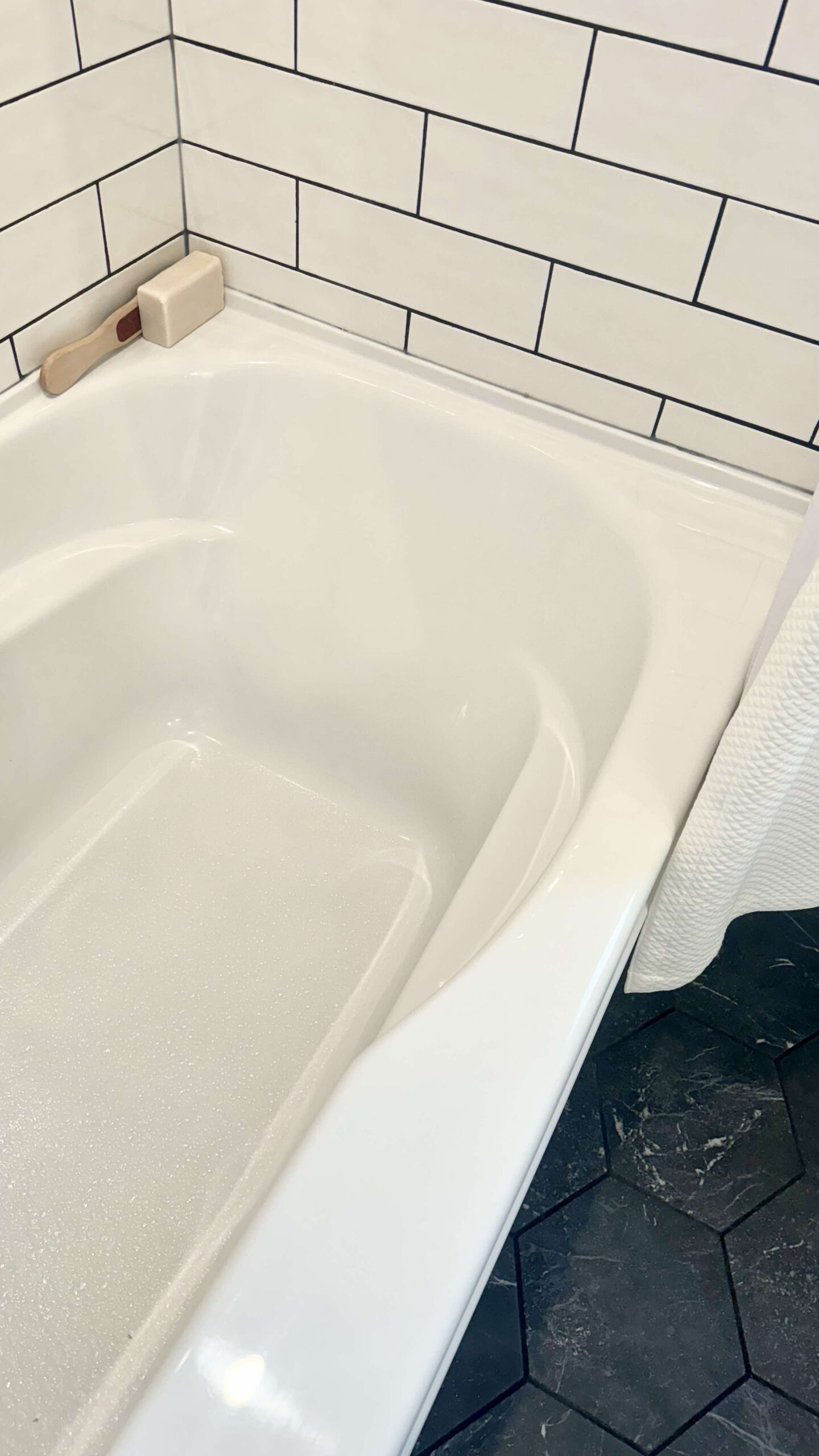 Deep clean bathroom — bathtub and tile after service